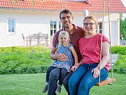 Baufamilie Krüger mit ihrem Landhaus von STREIF