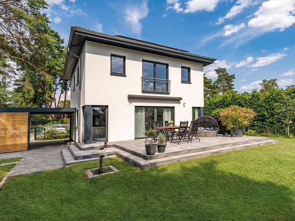 Carport mit Durchgang in den Garten