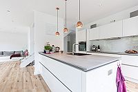 Elegante Hausarchitektur - Helle Küche mit viel Stauraum 