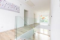 Elegante Hausarchitektur - Heller Flur im Obergeschoss 