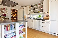 Hausbauunternehmen STREIF Einfamilienhaus - Küche mit Vorratsraum 
