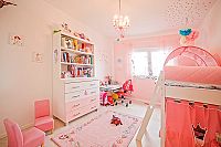 Wohnen im STREIF-Haus: Kinderzimmer ganz in rosa und mit Hochbett 