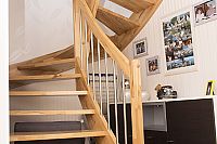 Massive Treppe im Einfamilienhaus von STREIF