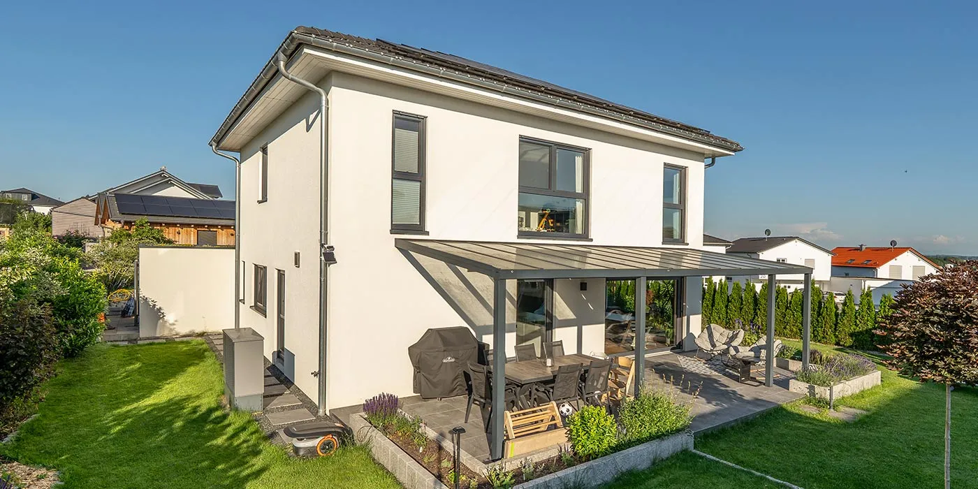 Elegante Stadtvilla mit Terrassenueberdachung