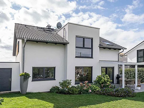 Einfamilienhaus mit exklusivem Charme und Flachdacherker mit Panoramafenster- Außen