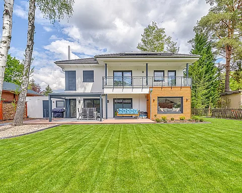 Kundenhäuser vom Fertighaushersteller STREIF, Stadtvilla mit Erker und Balkon