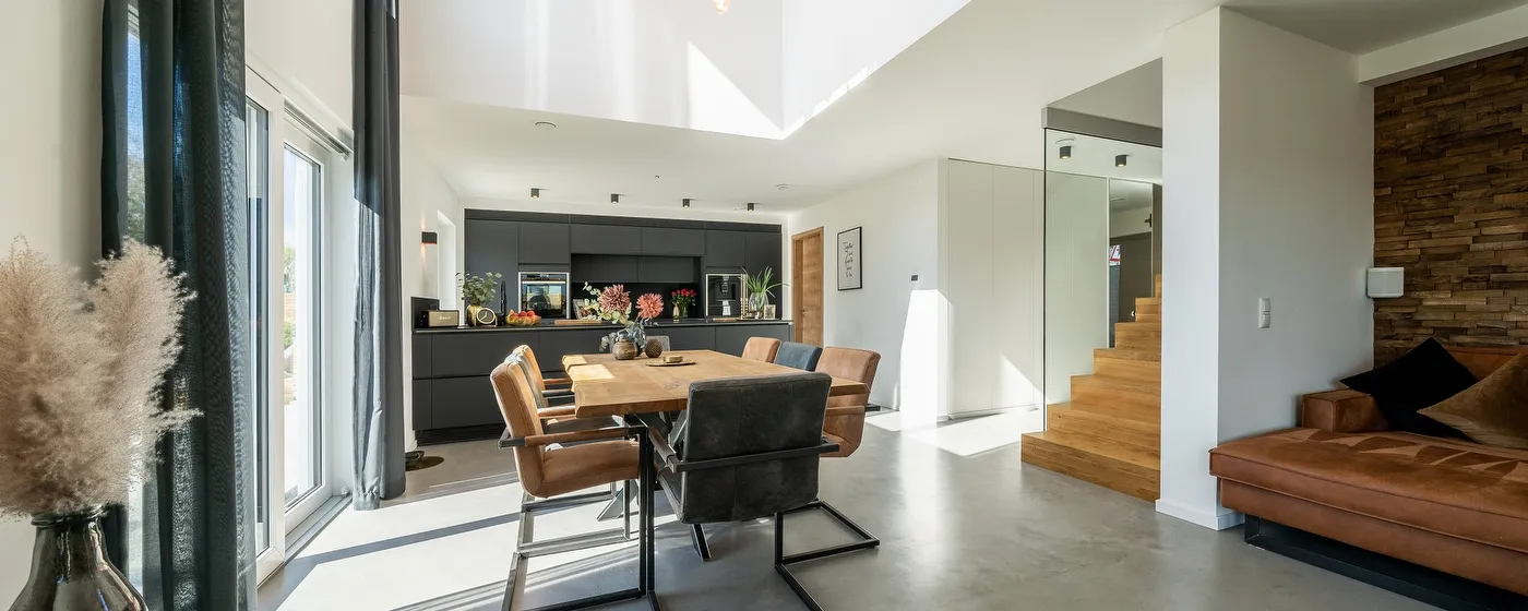 Stadtvilla mit Galerie, Essbereich mit Panorma-Hebeschiebetür