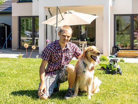 Luxemburg Hausbau mit STREIF - modernes Familiendomizil Baufamilie Hagelstein - mit Familienhund
