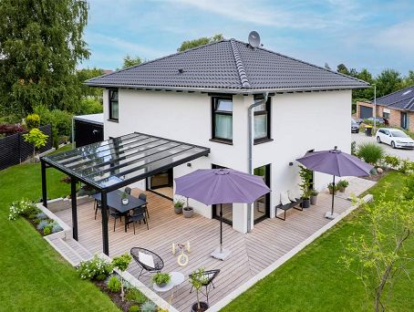 Energieeffizient bauen Fertighaus - Kundenhaus Jop - überdachte Terrasse