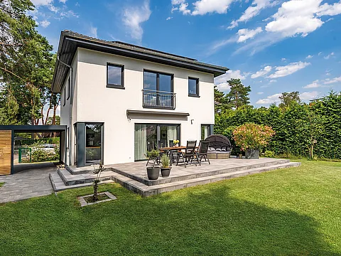 Carport mit Durchgang in den Garten