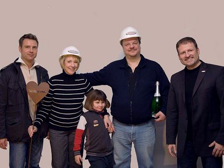 Baufamilie Schlachta und Streif-Fachberater Andreas Ott - bauen mit dem Fertighaushersteller STREIF